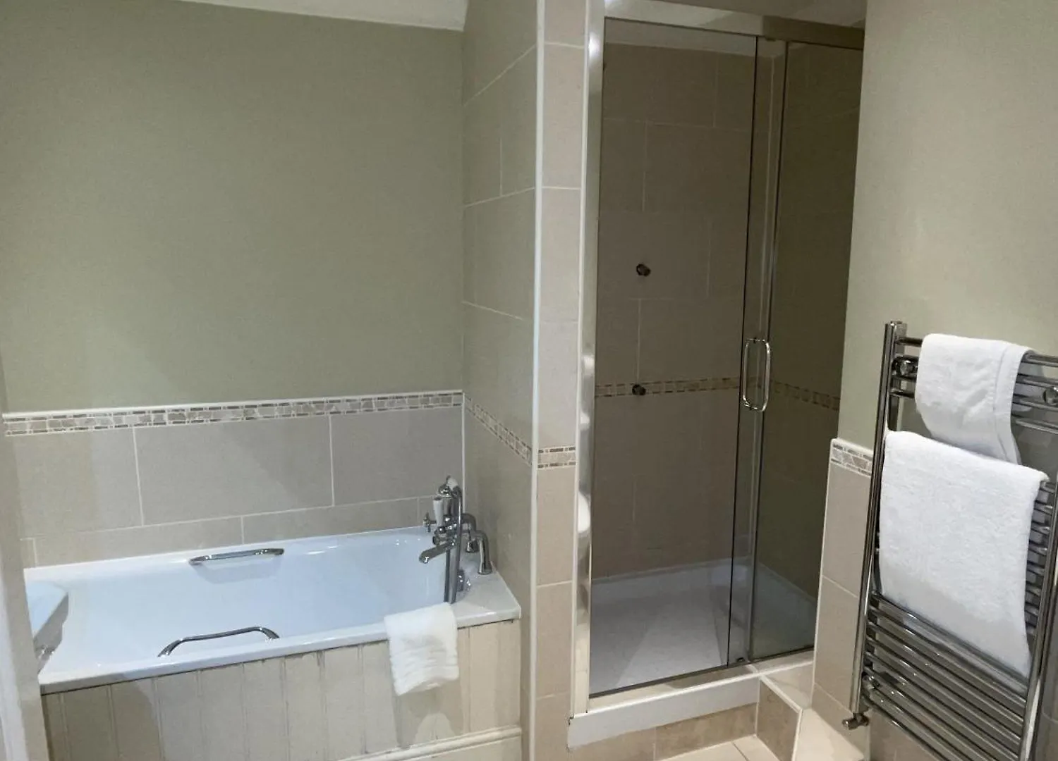 ***  The Commercial Bar & Hotel Chester United Kingdom