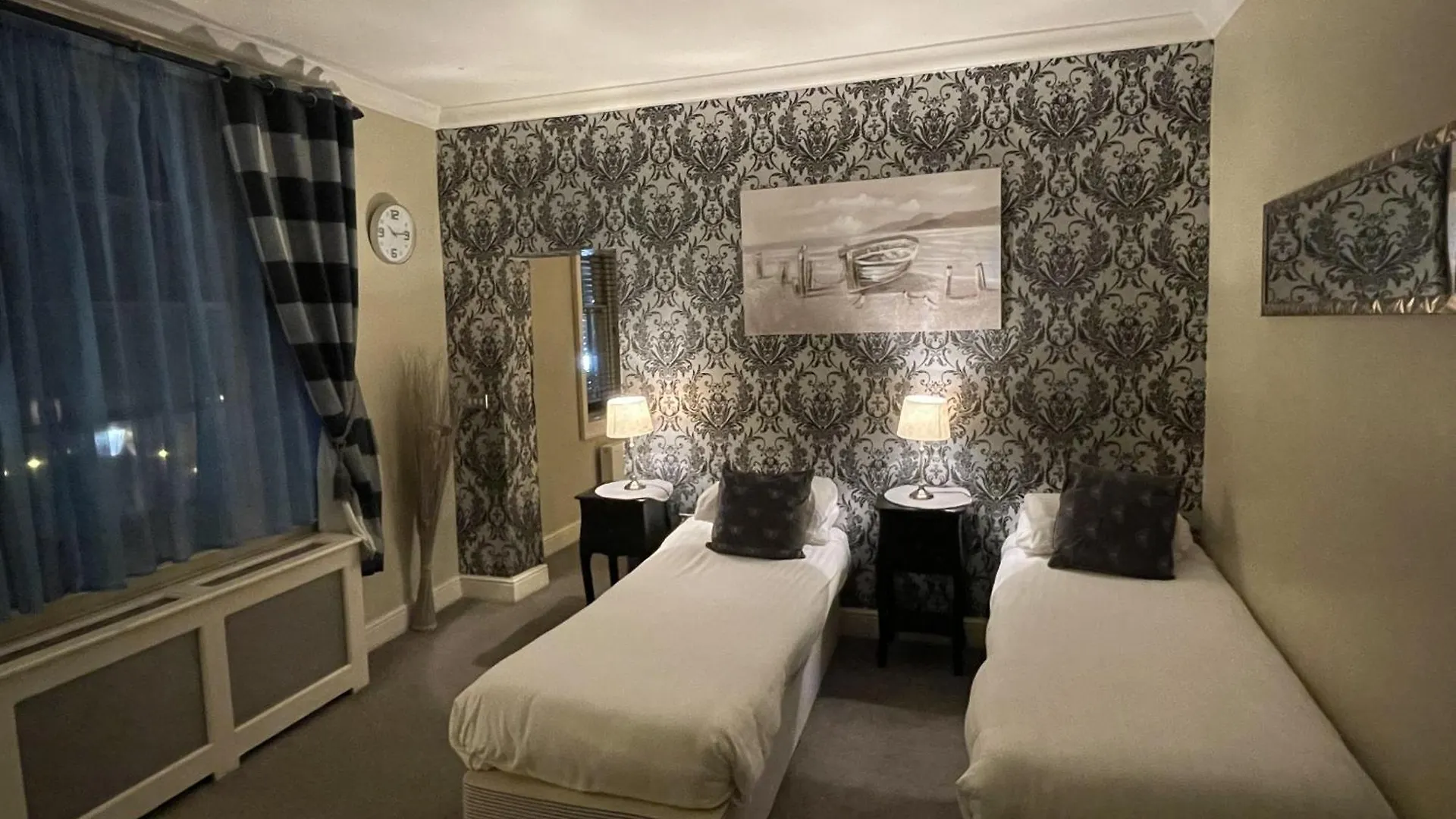 ***  The Commercial Bar & Hotel Chester United Kingdom